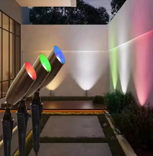 Como selecionar iluminação externa para espaços comerciais?