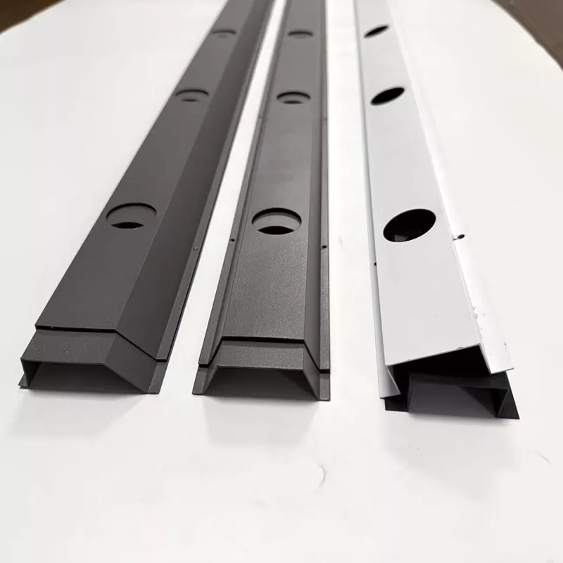 O que torna o Hat Track essencial para design moderno e aplicações industriais?